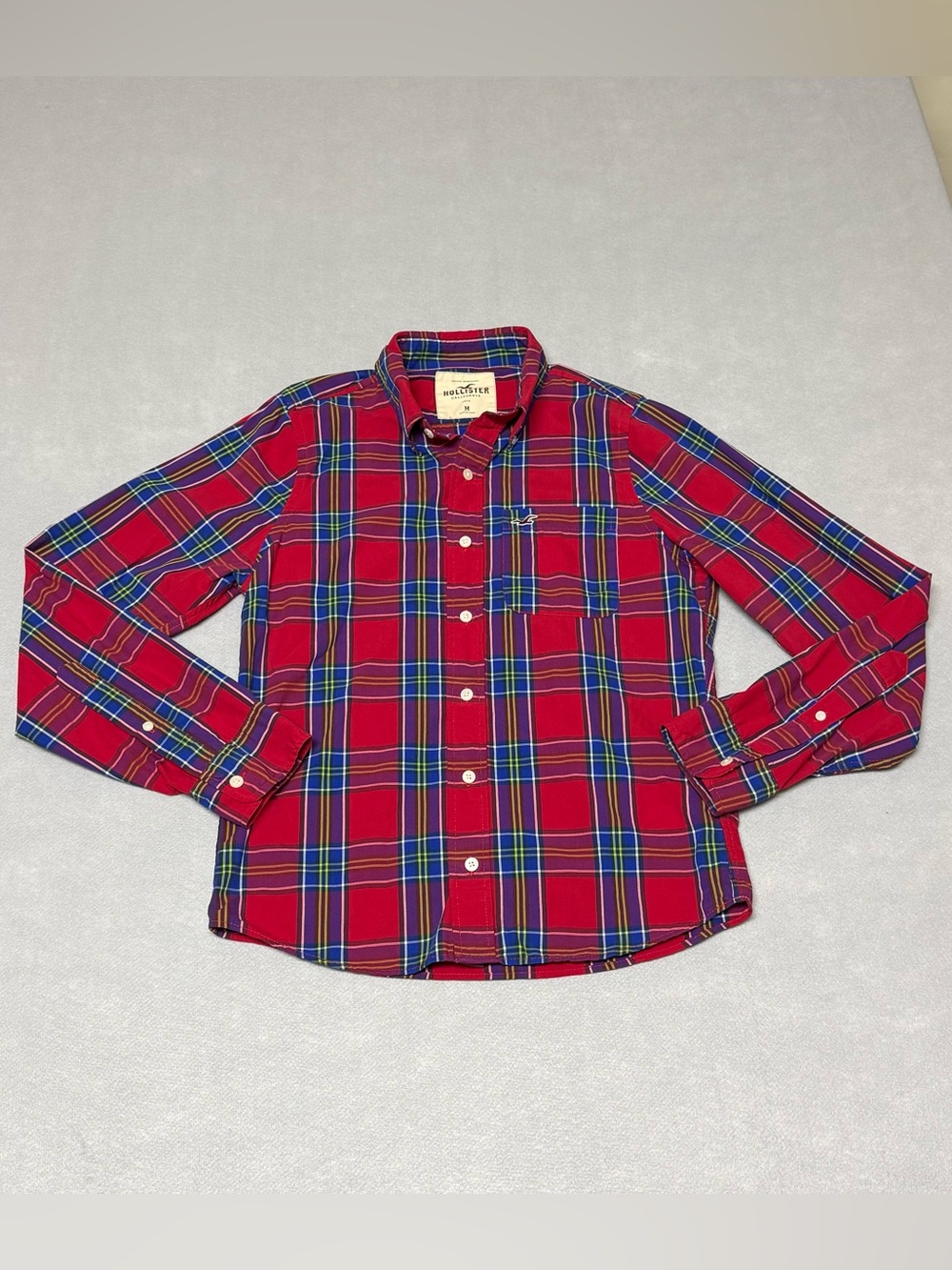 Hollister men’s Red Plaid Button-Down Shirt size M
